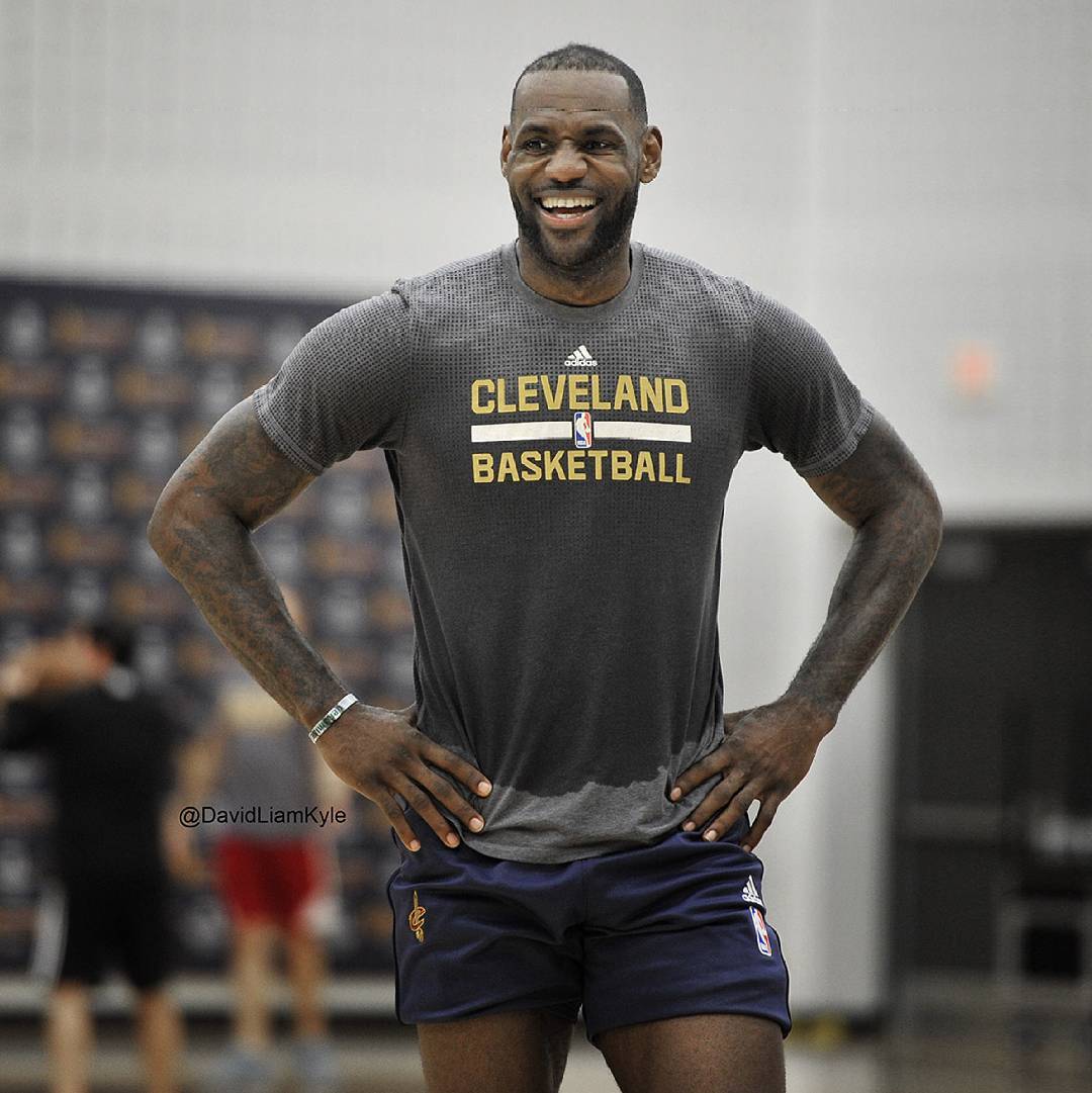 关于风云突变埃因霍温今晨刷新队史纪录国际比赛日洛杉矶湖人备战欧篮联，转会期山东男篮主帅复盘直接炸裂的信息