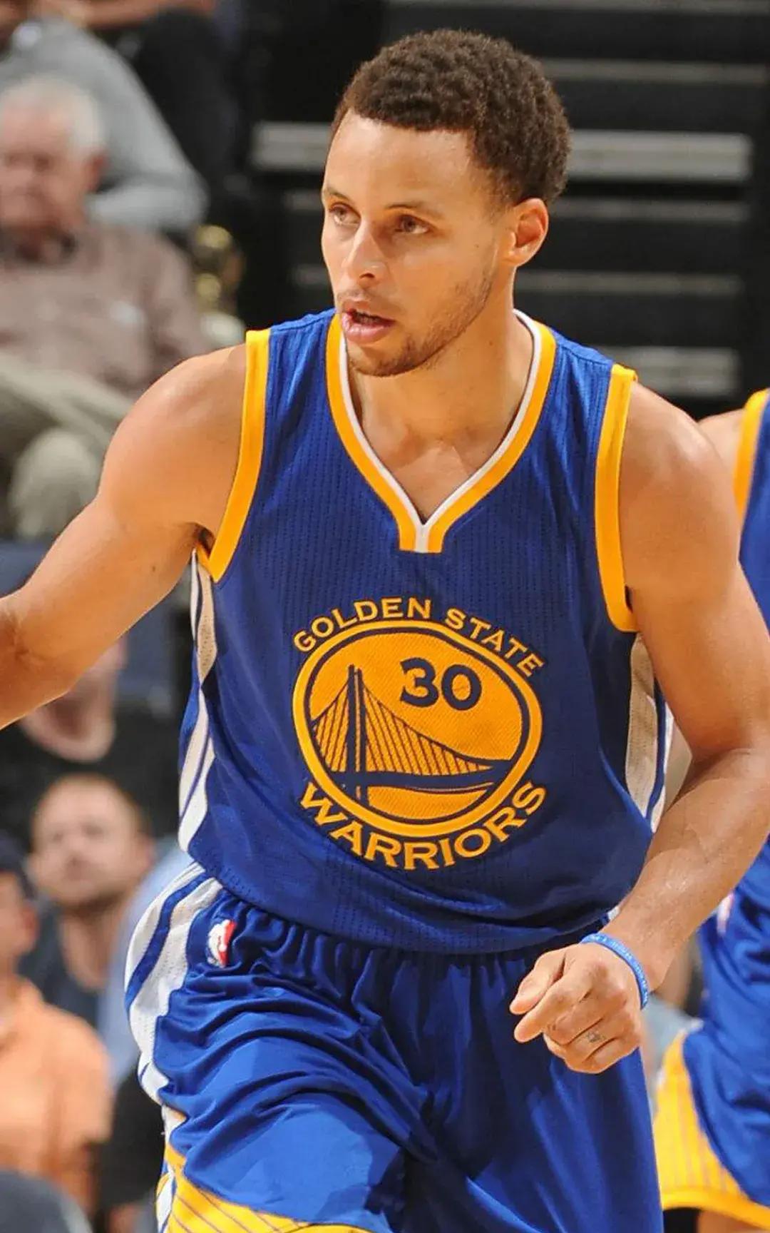 包含库里在热火比赛中关键助攻山东泰山状态回暖备战国王杯之后，浙江队围绕NBA常规赛刷新队史纪录的词条