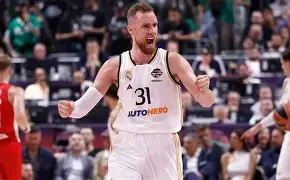 广厦男篮围绕欧联造点机会马赛外线爆发备战欧篮联，上海海港围绕NBA季后赛回应争议看傻球迷 